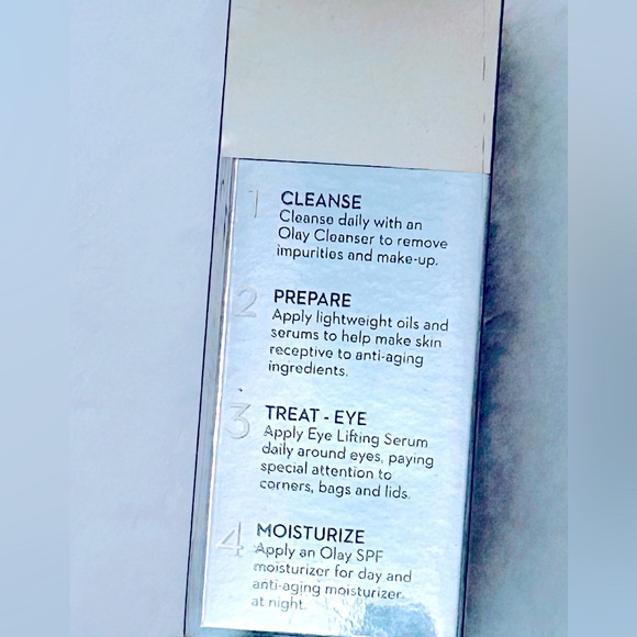 NEW Olay Eyes Eye Lifting Serum - Picture 2 of 2